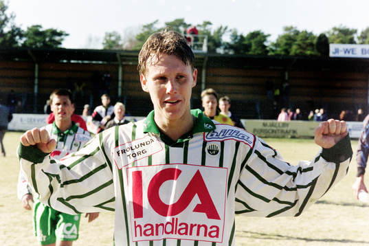 Frölundas målskytt Lars-Gunnar Carlstrand jublar