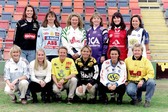  Bakre raden fr. v Anneli Wahlgren, Bälinge, Åsa Jakobsson, Gideonsberg, Katarina Olsson, Hammarby, Camilla Svensson, Jitex, Malin Ehrnberg, Landvetter och Lilly Schwieler, Lidingö. Främre raden fr. v Malin Lundgren, Hanna Marklund, Sunnanå, Cecilia Sandgren, Tyresö, Carola Sundström, Umeå, Malin Swedberg, Älvsjö och Anneli Andelén, Öxabäck.
