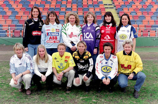  Bakre raden fr. v Anneli Wahlgren, Bälinge, Åsa Jakobsson, Gideonsberg, Katarina Olsson, Hammarby, Camilla Svensson, Jitex, Malin Ehrnberg, Landvetter och Lilly Schwieler, Lidingö. Främre raden fr. v Malin Lundgren, Hanna Marklund, Sunnanå, Cecilia Sandgren, Tyresö, Carola Sundström, Umeå, Malin Swedberg, Älvsjö och Anneli Andelén, Öxabäck.

