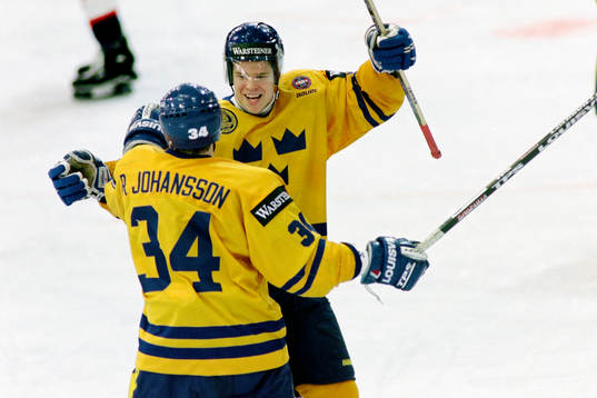 Roger Johansson och Fredrik Modin, Sverige jublar