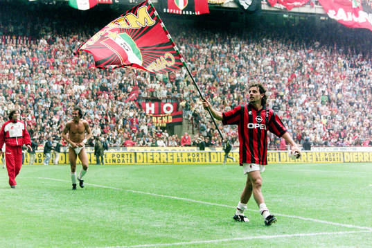  Marco Simone, MIlan jublar efter segern.
