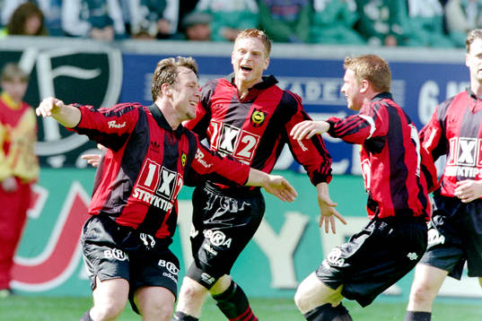  Per Ferm, Brommapojkarna jublar efter mål.