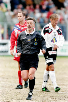  Tony Rydén, domare i matchen.