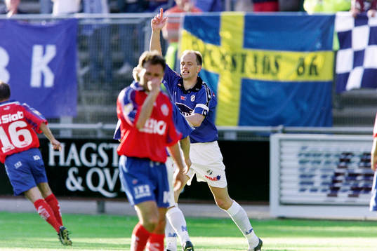  Tommy Andersson, Halmstad jublar efter att ha kvitterat på en straff.
