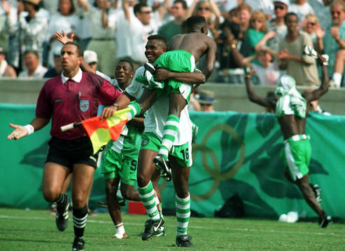  Kingsley Obiekwu lyfter Nwankwo Kanu