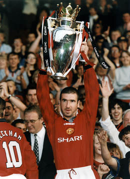 -13 Eric Cantona, Manchester U, med pokal