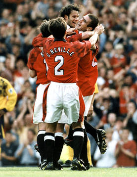  Ryan Giggs, Eric Cantona och Gary Neville jublar 