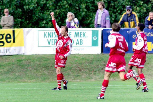  Miguel Toré, Hässleholm jublar efter sitt mål.