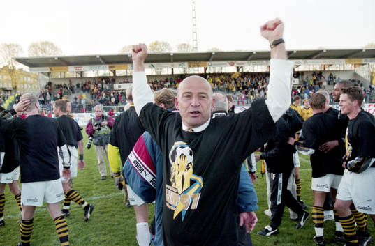  AIK:s Stefan Söderberg klubbdirektör jublar efter segern i finalen i Svenska Cupen mellan Elfsborg och AIK den 29 Maj 1997 i Borås.
BILDBYRÅN / 20662