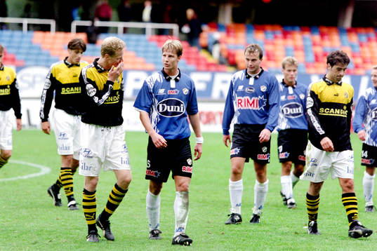  Pär Millqvist, AIK och Jesper Mattson, Halmstad efter matchen. 