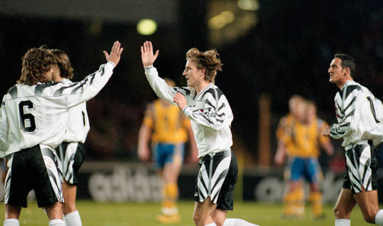  Andreas Heraf Andreas Herzog, Österrike jublar efter 0-1