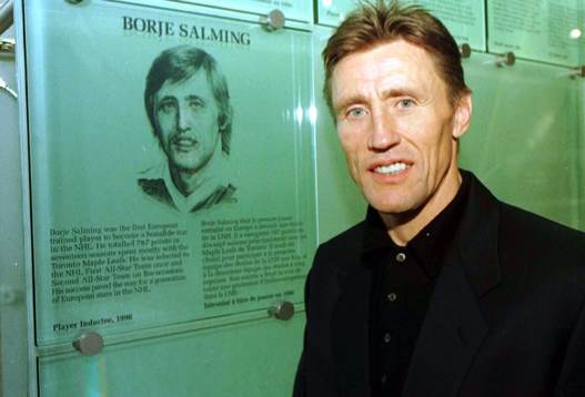 Ishockey, TORONTO. ISHOCKEY BÖRJE SALMING VID SIN TAVLA