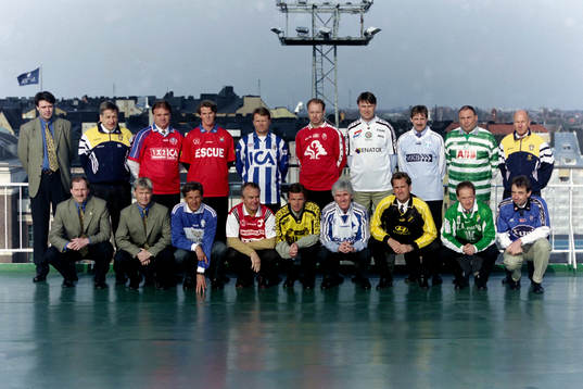 Tränare på däck. Bakre raden fr. v Martin Ingvarsson,