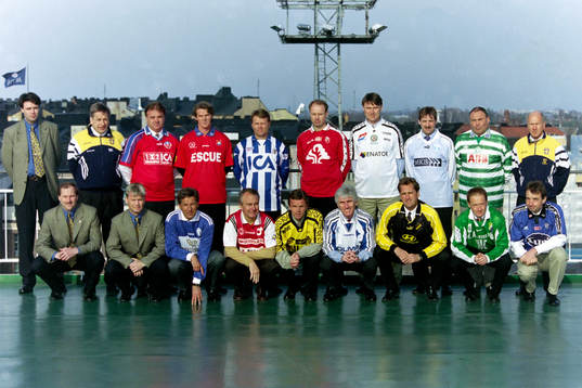 Tränare på däck. Bakre raden fr. v Martin Ingvarsson,