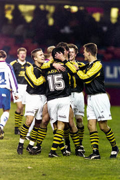 Dick Lidman, Cesar Pachá, Ola Andersson och Gary Sundgren,AIK jublar efter mål.