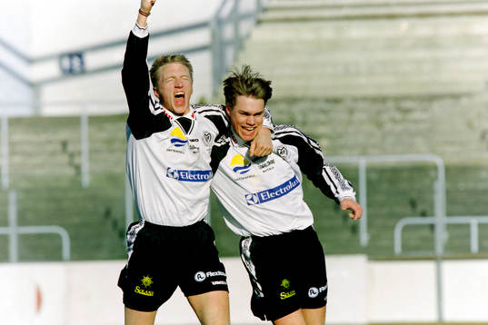  Daniel Leinar till höger gör 1-0 till Motala.