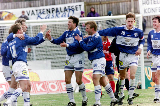  Patrick Andersson, Peter Andersson, Anders Friberg och Håkan Nilsson, Trelleborg jublar efter mål.