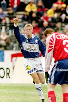  Fredrik Sandell, Trelleborg jublar efter mål.