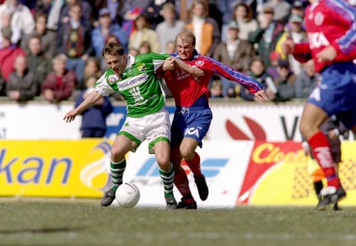  Dragan Stevovic, Ljungskile med helsingborgs Peter Wibrån i ryggen