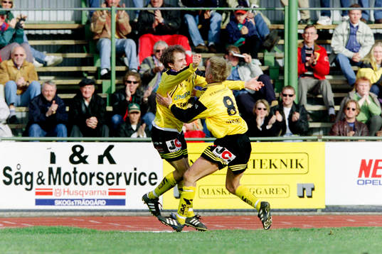 Magnus Arvidsson och Rickard Lindberg, Hässleholm jublar efter mål.