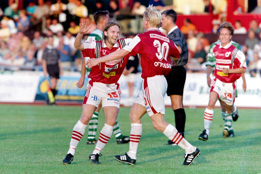  Rickard Larsson och Ulf Ottosson, Degerfors jublar efter mål.