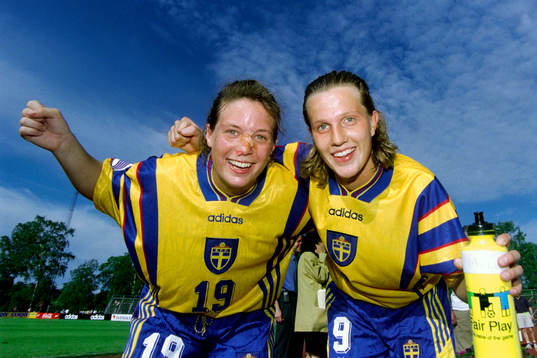  Kristin Jonsson och Malin Andersson, Sverige jublar efter matchen.