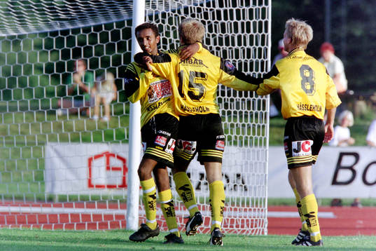  Awet Estefanos, Hässleholm jublar efter sitt mål.