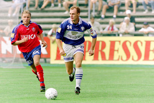  Erik Wahlstedt, Helsingborg i ryggen på Colin Hill, Trelleborg. 