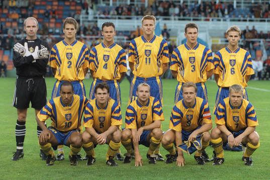 Startelva, bakre raden fr v: Thomas Ravelli, Gary Sundgren,