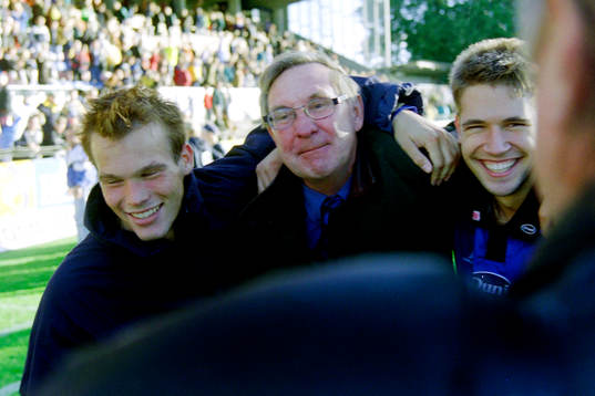  Fredrik Ljungberg, Stig Nilsson, ordförande och Stefan Selakovic, Halmstad jublar efter segern.