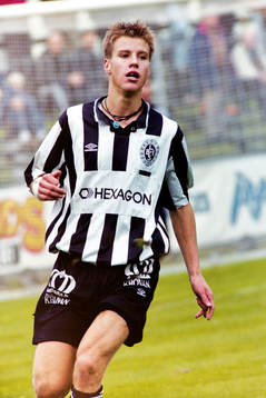  Pontus Farnerud med bollen.
