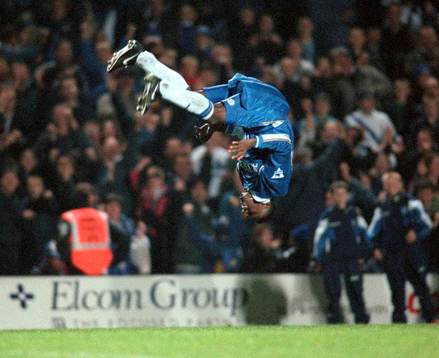 fotboll, engelsk, Celestine Babayaro, Chelsea, frivolt, segergest, jubel