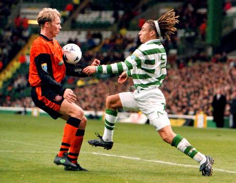  Magnus Sköldmark (Dundee U) och Henke Larsson (Henrik Larsson)