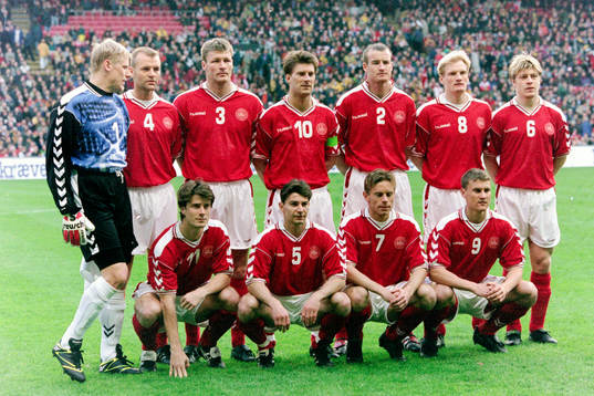 Danmarks startelav. Bakre raden fr.v. Peter Schmeichel,