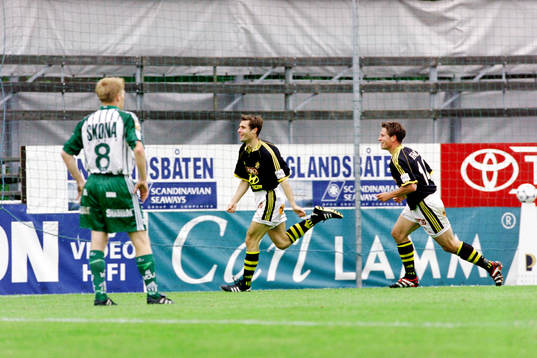  Marino Rahmberg, AIK jublar efter sitt mål.