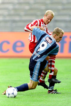  Fredrik Dahlström, Djurgården i kamp om bollen.