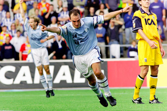  Björn Enqvist, Malmö jublar efter sitt mål.