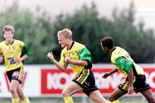  Rickard Lindberg, Hässleholm jublar efter mål.