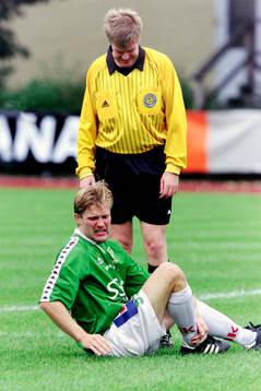  Domare Christer Fällström, Härnösand och Thomas Andersson, Brage som har fått en smäll.
