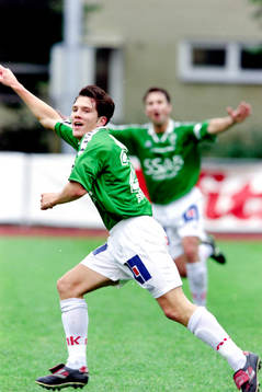  Martin Eriksson, Brage jublar efter mål.