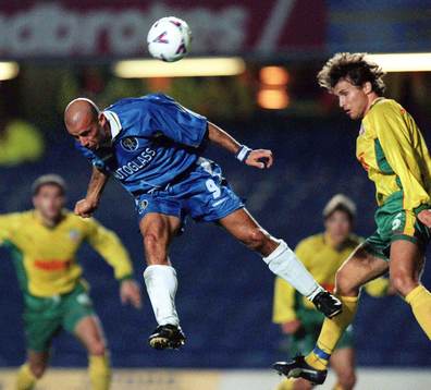  Gianluca Vialli och Andreas Jakobsson i en nickduell
