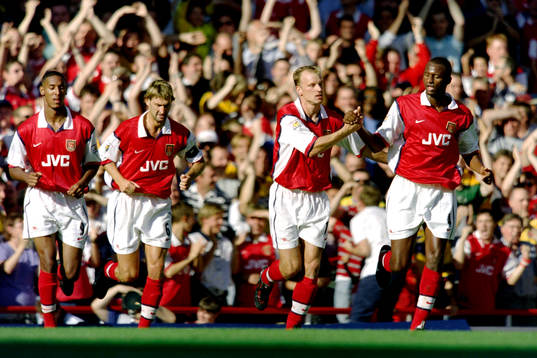  Nicolas Anelka, Tony Adams, Dennis Bergkamp och Patrick Viera, Arsenal jublar efter mål.
