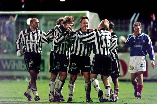  Greger Andrijevski, Patrik Sundström, Mats Andersson och Billy Magnusson, Landskrona jublar efter mål.

