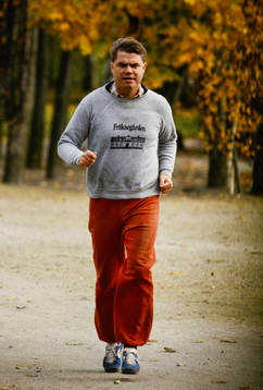  Roger Magnusson joggar.