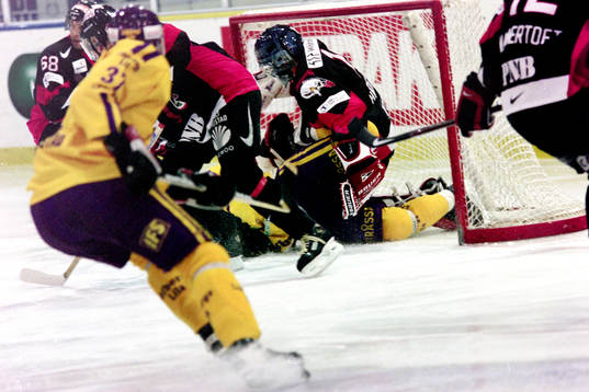 Situation framför malmös målvakt Andreas Hadelöv