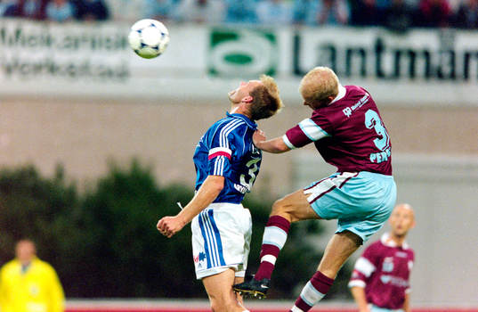 Halmstads Håkan Arvidsson och malmös Olof Persson i en