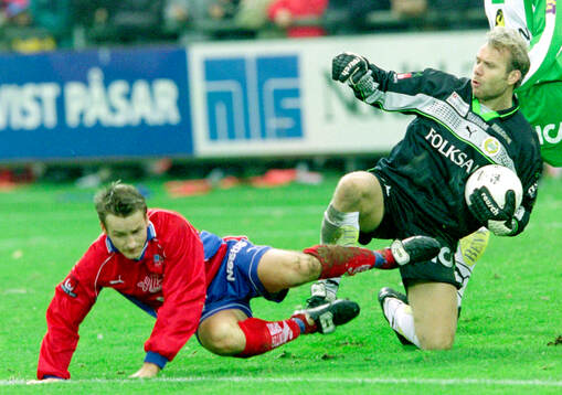 Hammarbys målvakt Lasse Eriksson mot Helsingborgs Stig