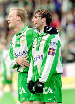  Hammarbys Mikael Andersson och Kennedy Bakircioglu jublar efter vinsten som säkrade det allsvenska kontraktet.